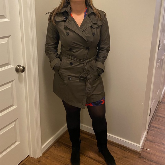 Gorgeous olive Burberry Trench coat